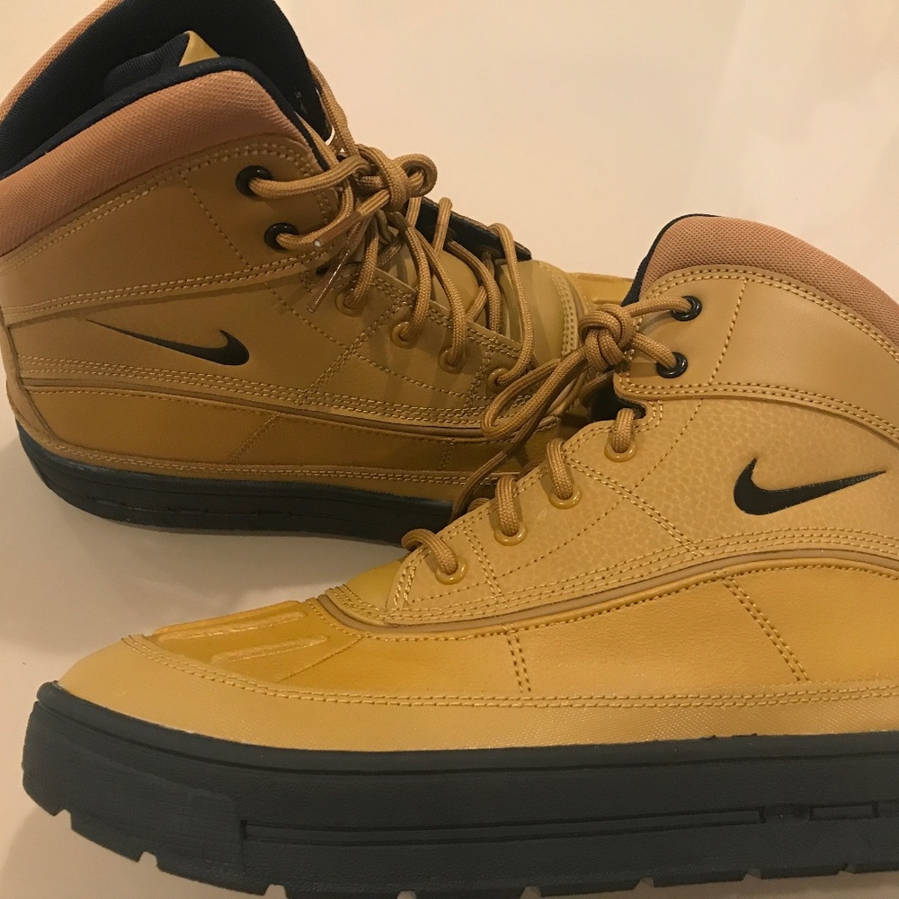 Nike boots size 7 boys
